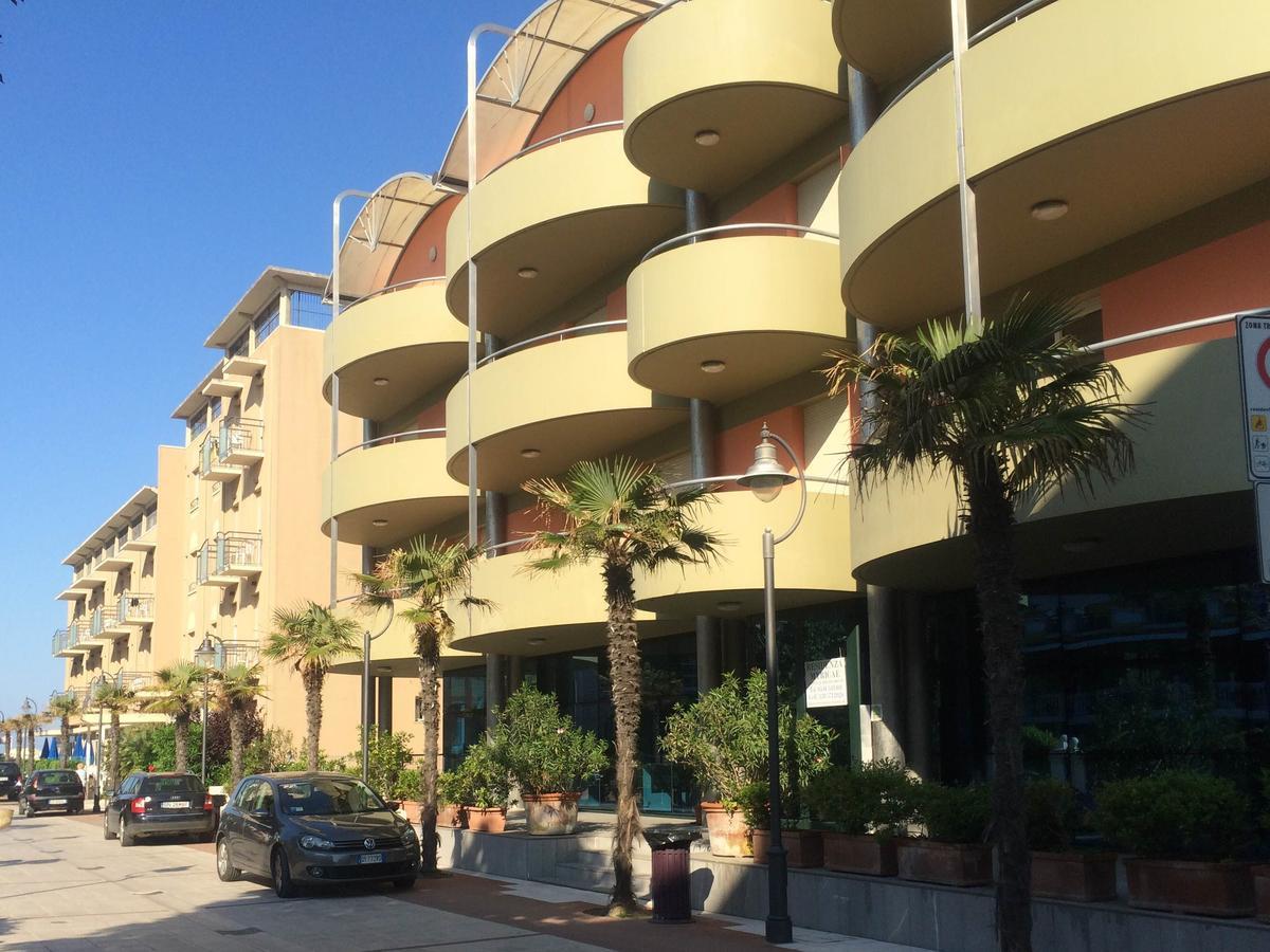 Residence Myricae Bellaria-Igea Marina Bagian luar foto