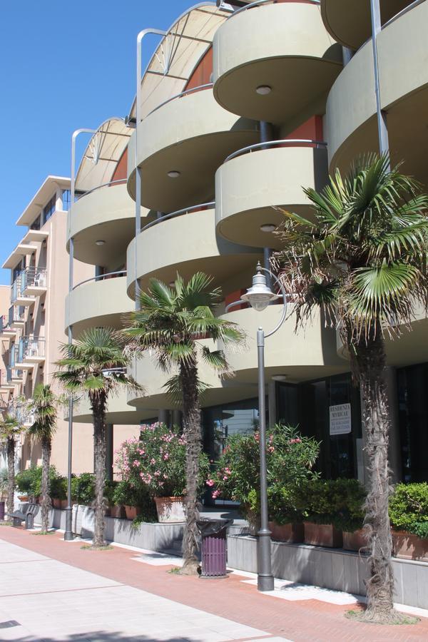 Residence Myricae Bellaria-Igea Marina Bagian luar foto