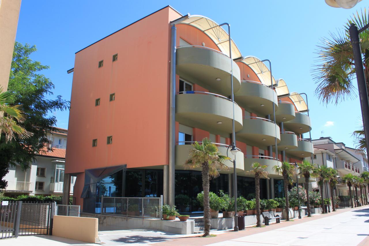 Residence Myricae Bellaria-Igea Marina Bagian luar foto