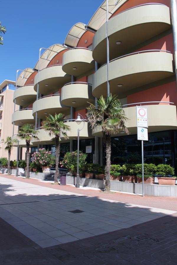 Residence Myricae Bellaria-Igea Marina Bagian luar foto